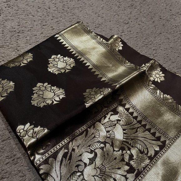 Banarasi silk saree with rich zari border in Brown - Picture 6 of 7